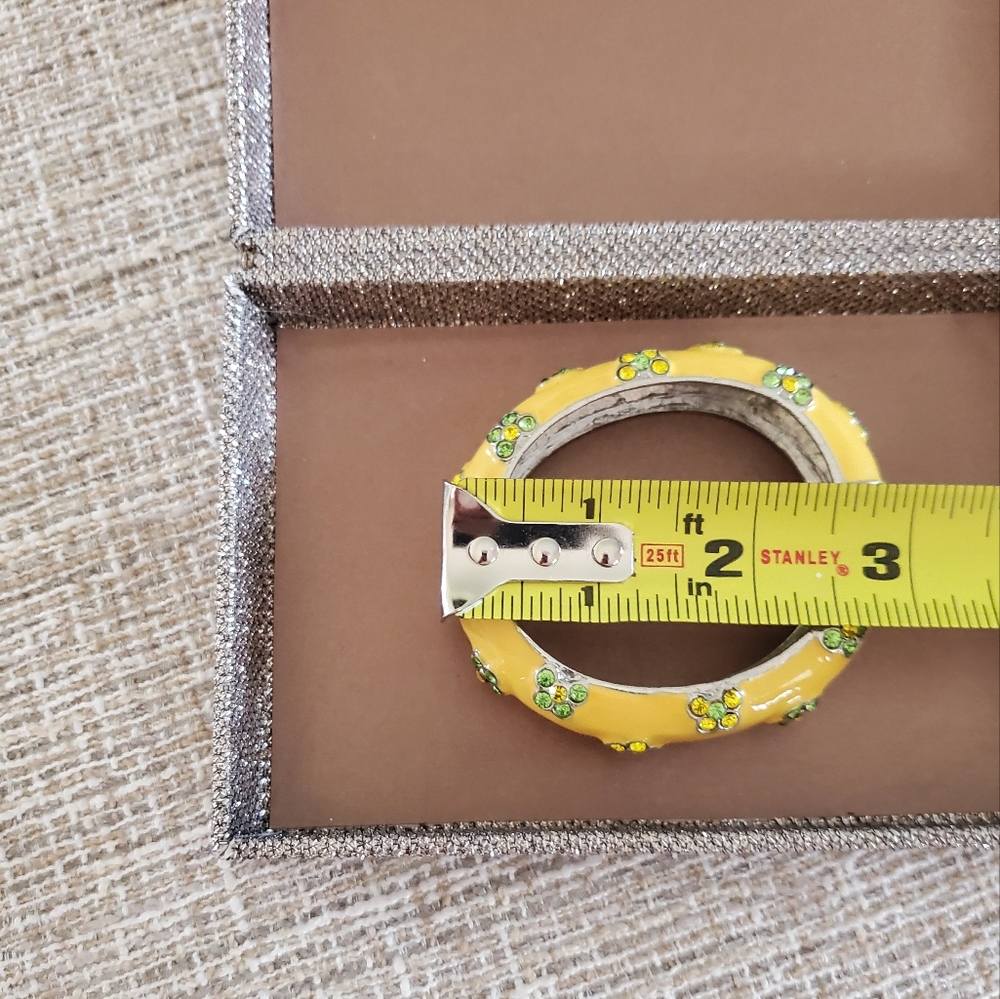 Enamel Hinge Floral Bracelet - Picture 7 of 8